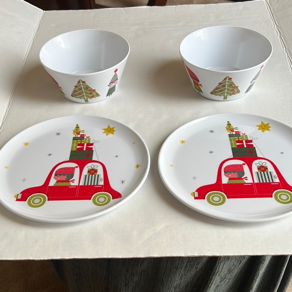 Crate and Barrel Holiday Plate Set